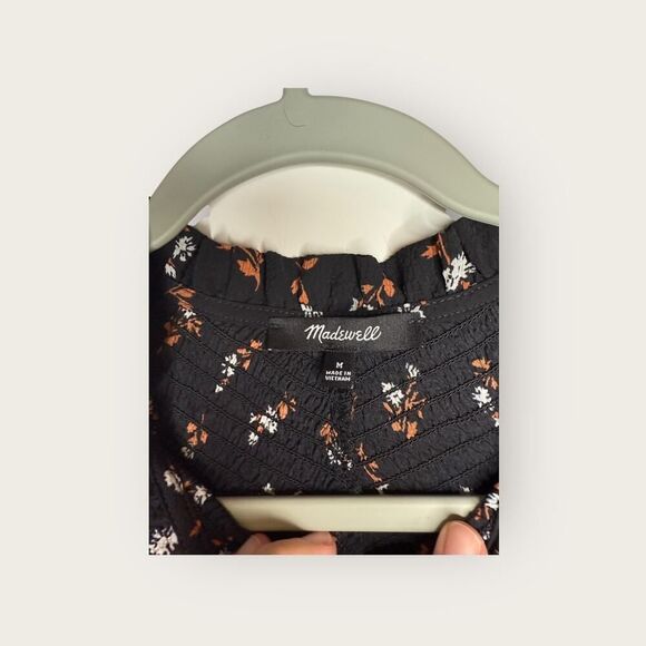 Madewell Embroidered Smockneck Top in Tossed Floral True Black Size Medium - Picture 9 of 10